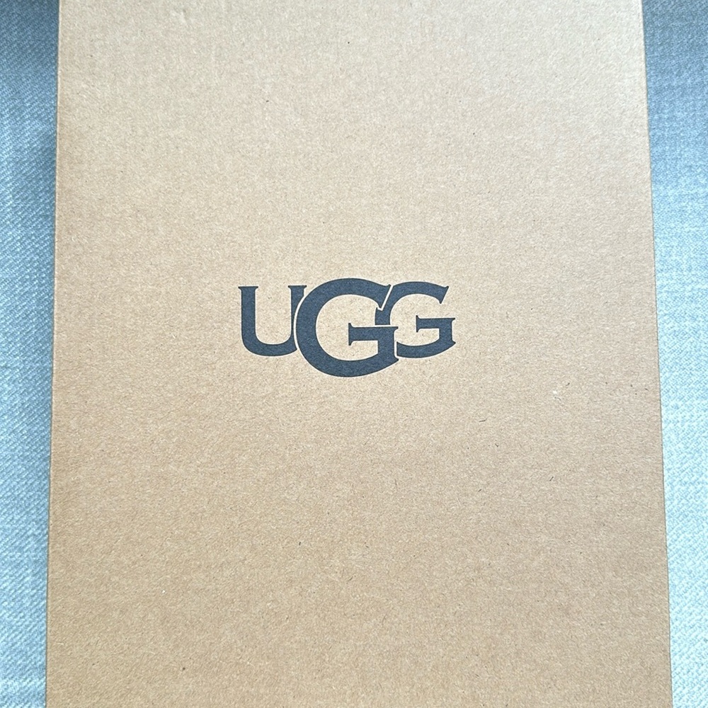 Ugg boots with laces